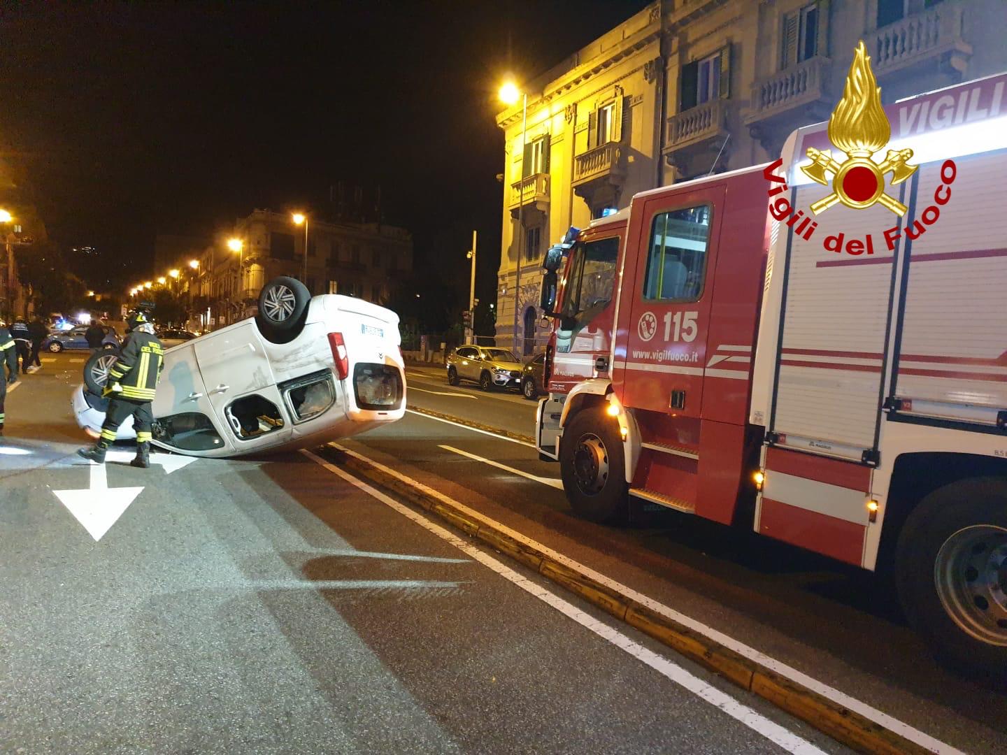 Brutto incidente a Messina auto si ribalta sul Boccetta. Un ferito