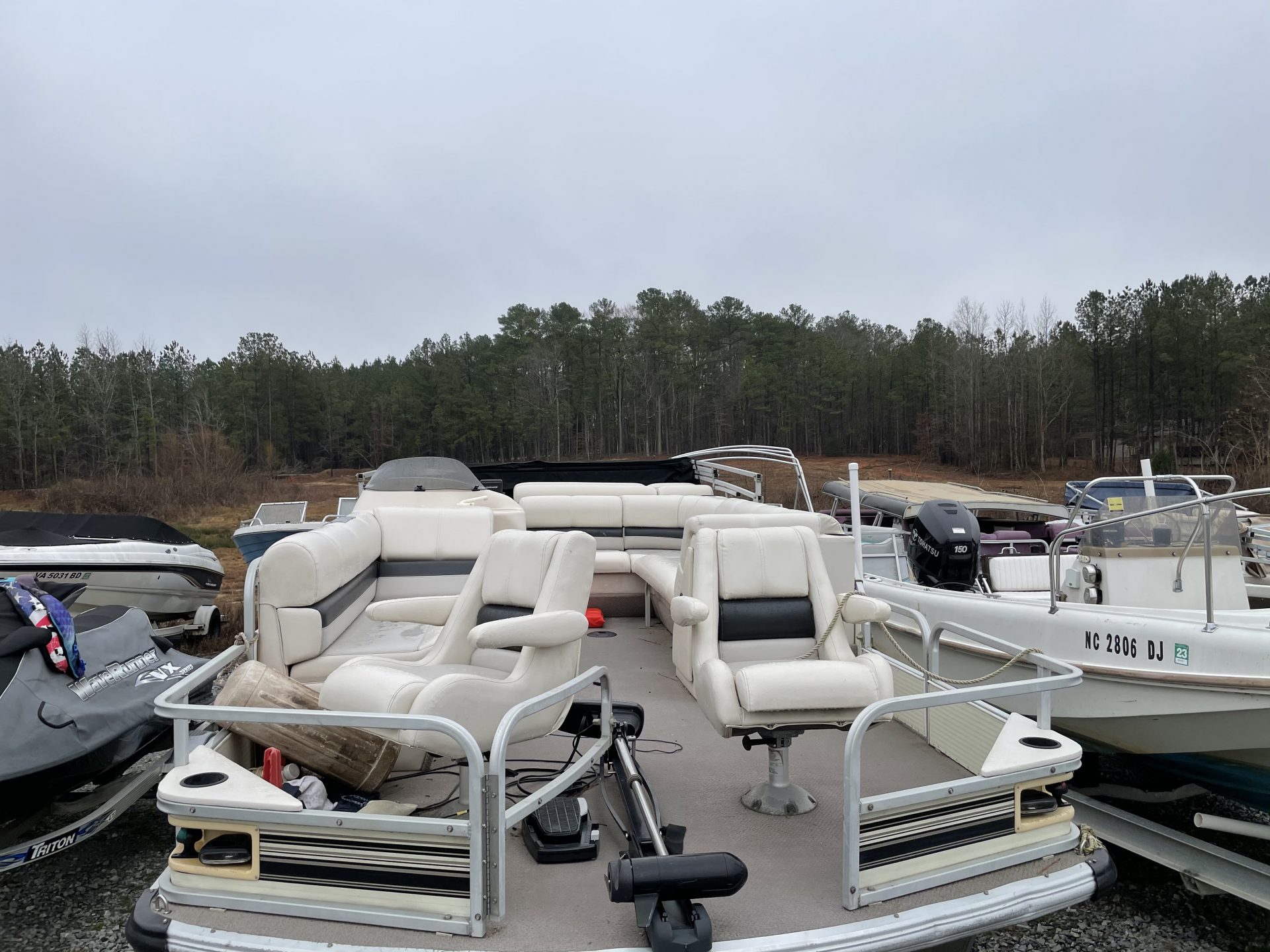 24′ VOYAGER FISHING PONTOON DAILY RENTAL Northampton Marine