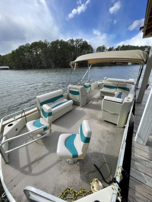 24′ VOYAGER 30 HP FISHING **SUPER GAS SAVER** DAILY BOAT RENTAL Lake