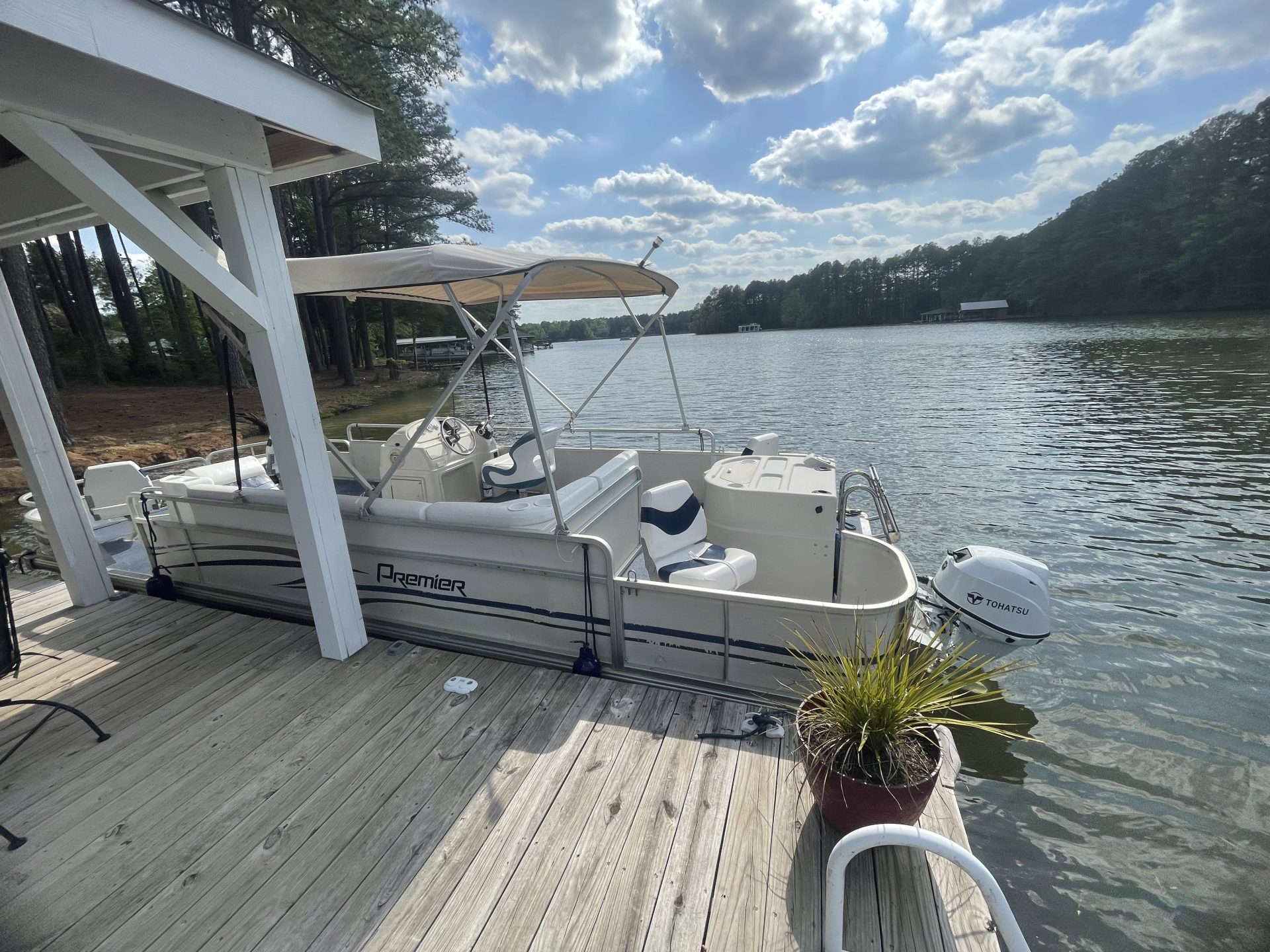 24′ EXPLORER 30HP FISHING PONTOON ** SUPER GAS SAVER** DAILY BOAT