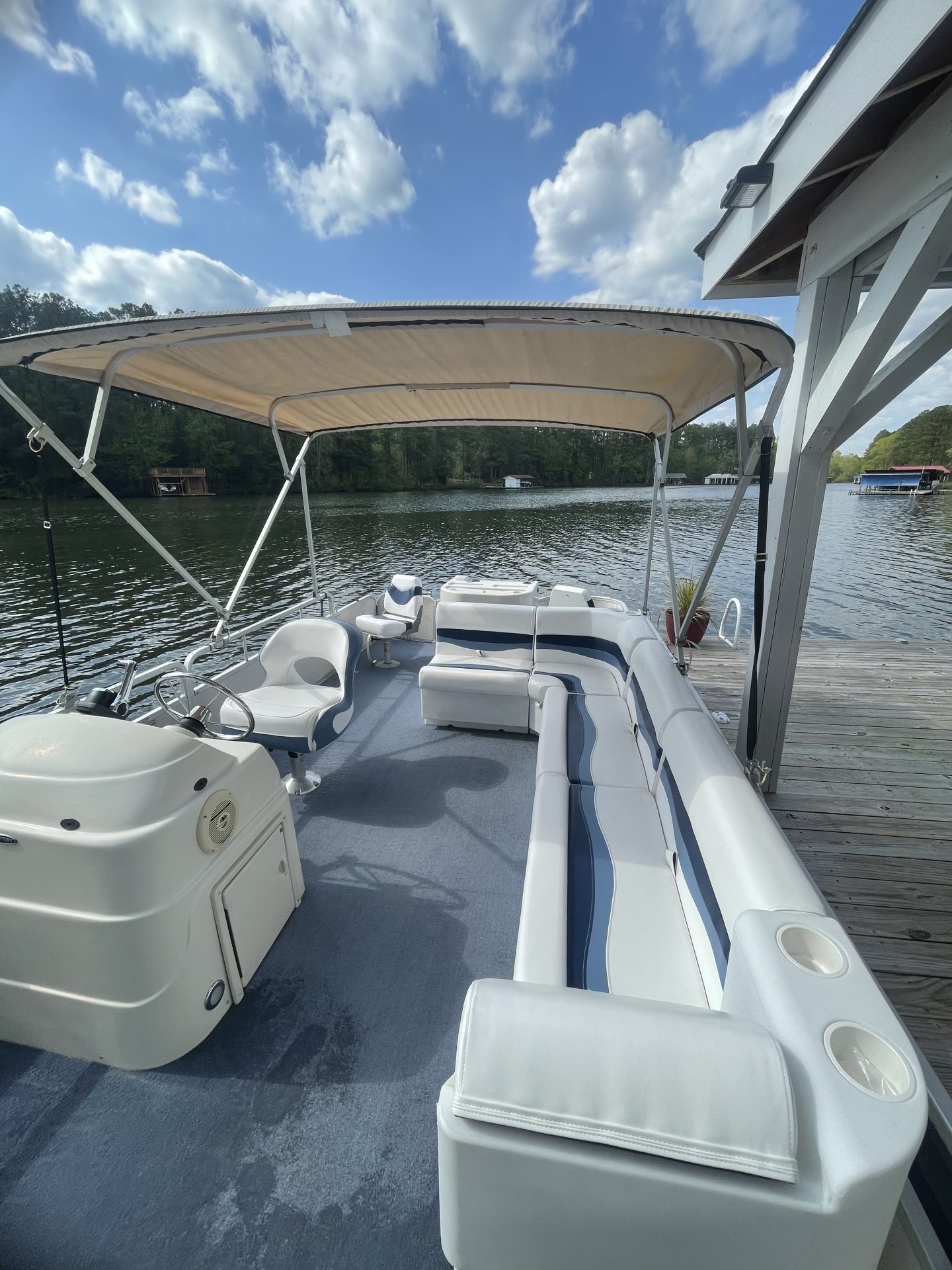 24′ EXPLORER 30HP FISHING PONTOON ** SUPER GAS SAVER** DAILY BOAT