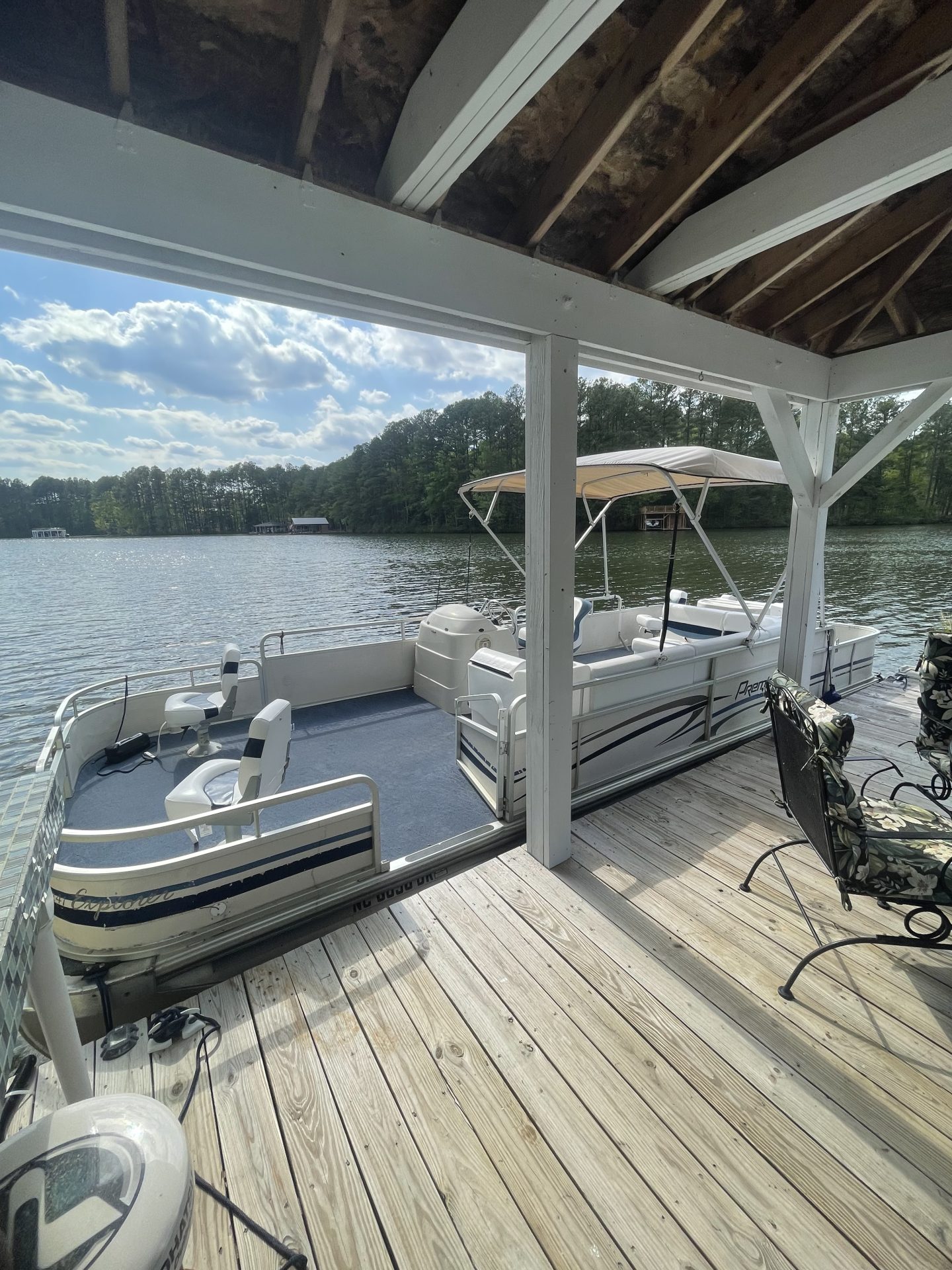 24′ EXPLORER 30HP FISHING PONTOON ** SUPER GAS SAVER** DAILY BOAT