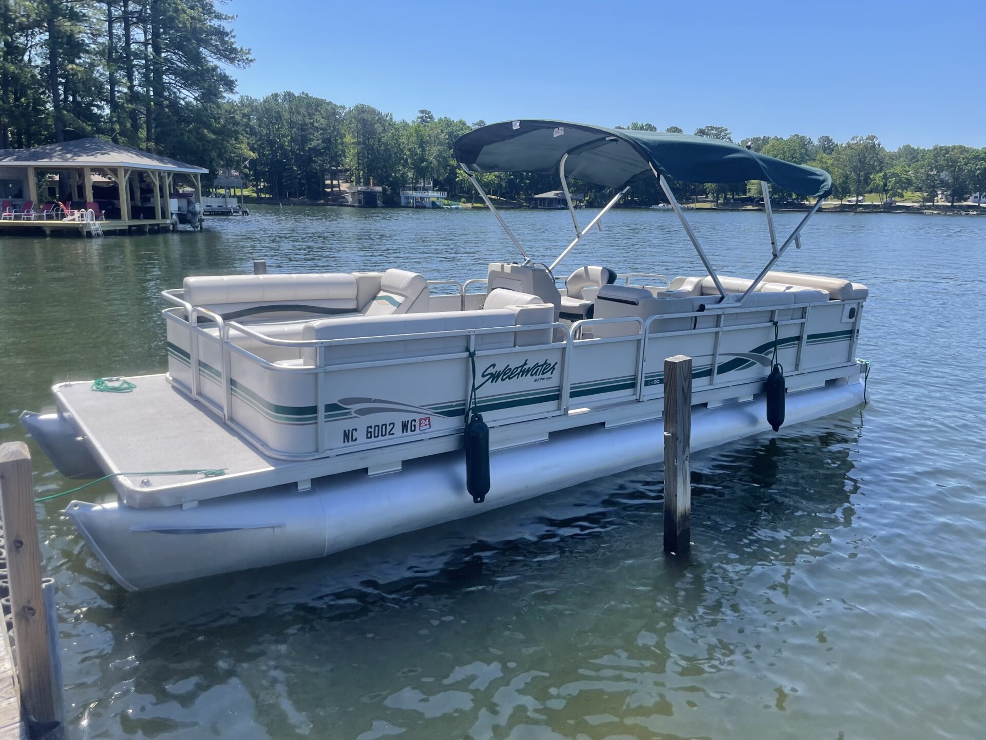 24′ SWEETWATER 60HP PONTOON **GAS SAVER** MULTI DAY BOAT RENTAL Lake