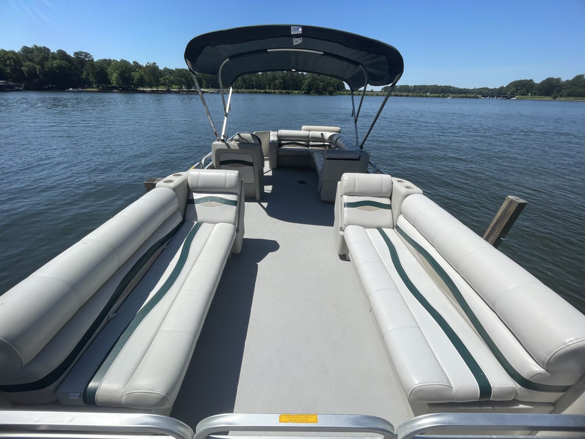 24′ SWEETWATER 60HP PONTOON **GAS SAVER** MULTI DAY BOAT RENTAL Lake