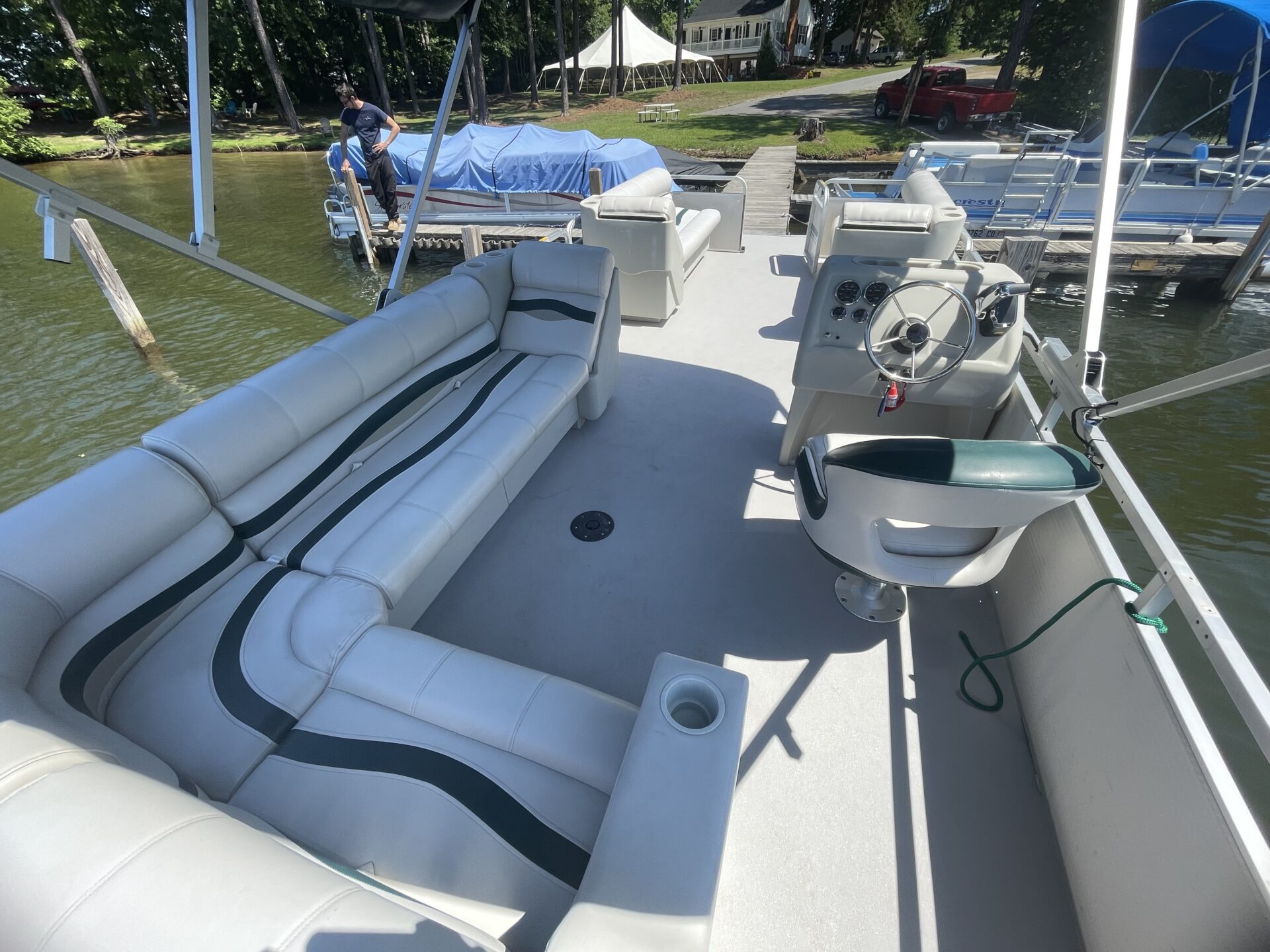 24′ SWEETWATER 60HP PONTOON **GAS SAVER** MULTI DAY BOAT RENTAL Lake