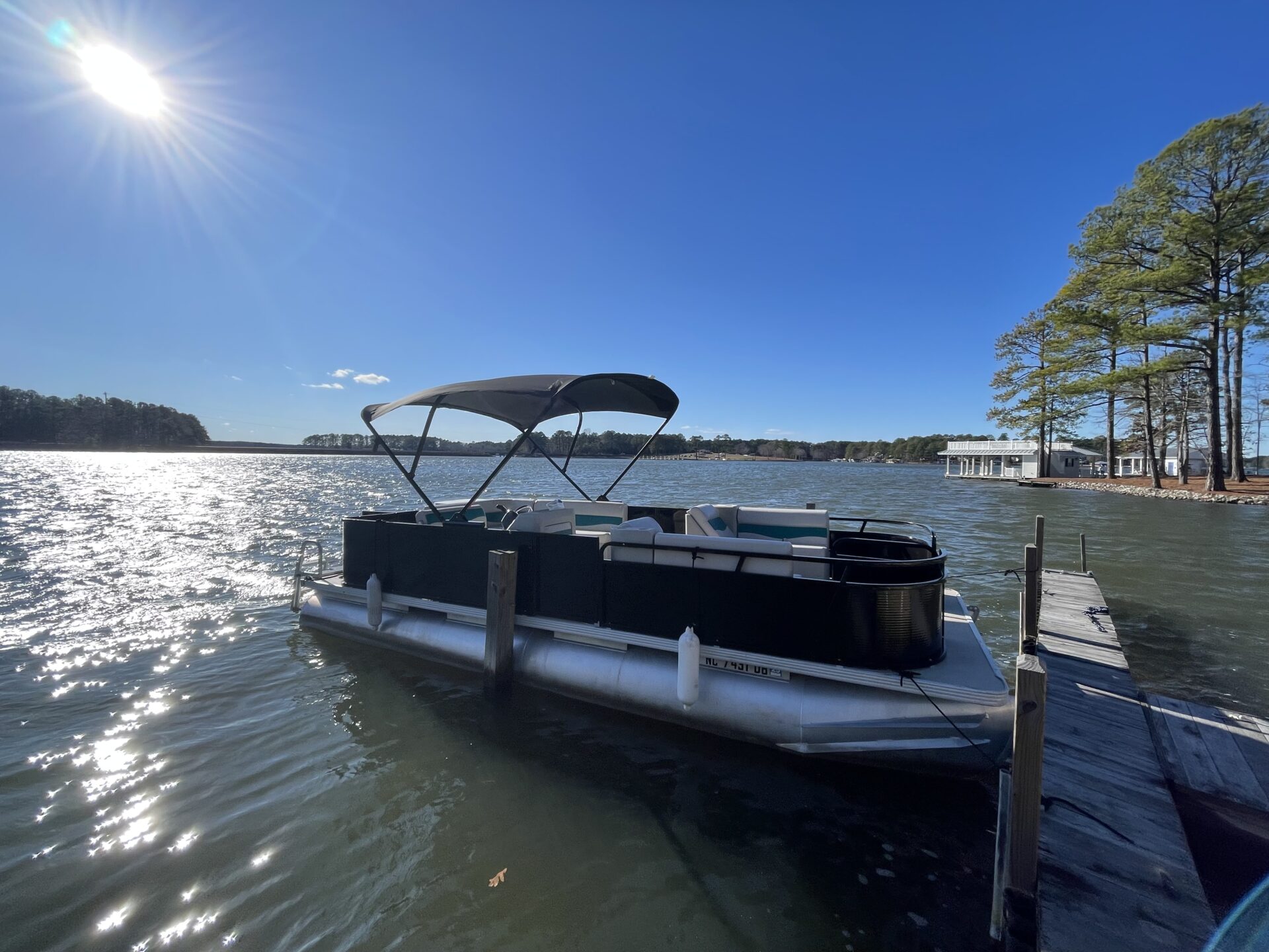 22′ CREST 60HP PONTOON BOAT RENTAL Lake Gaston Northampton Marine
