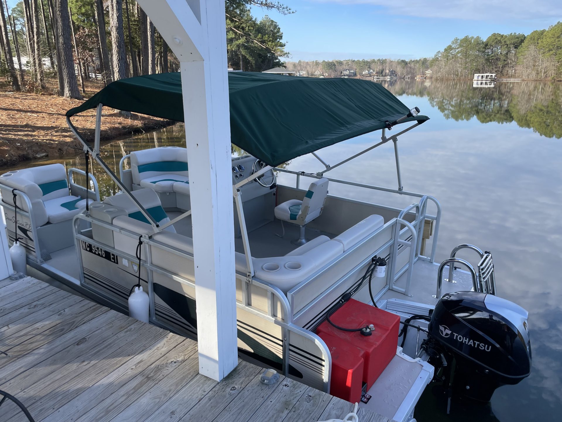18′ PREMIER PONTOON 30HP **SUPER GAS SAVER** DAILY BOAT RENTAL Lake