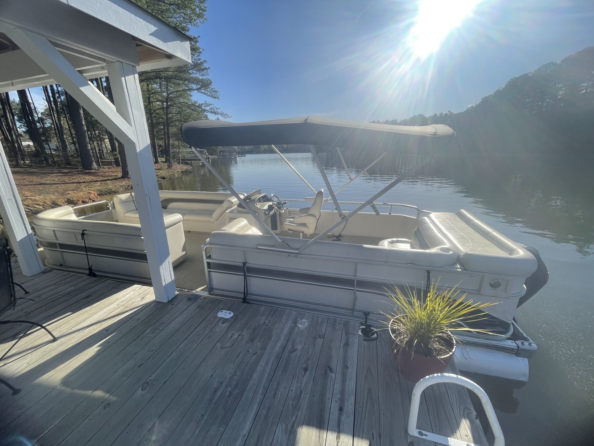 25′ PREMIER 115 HP PONTOON MULTI DAY BOAT RENTAL Lake Gaston