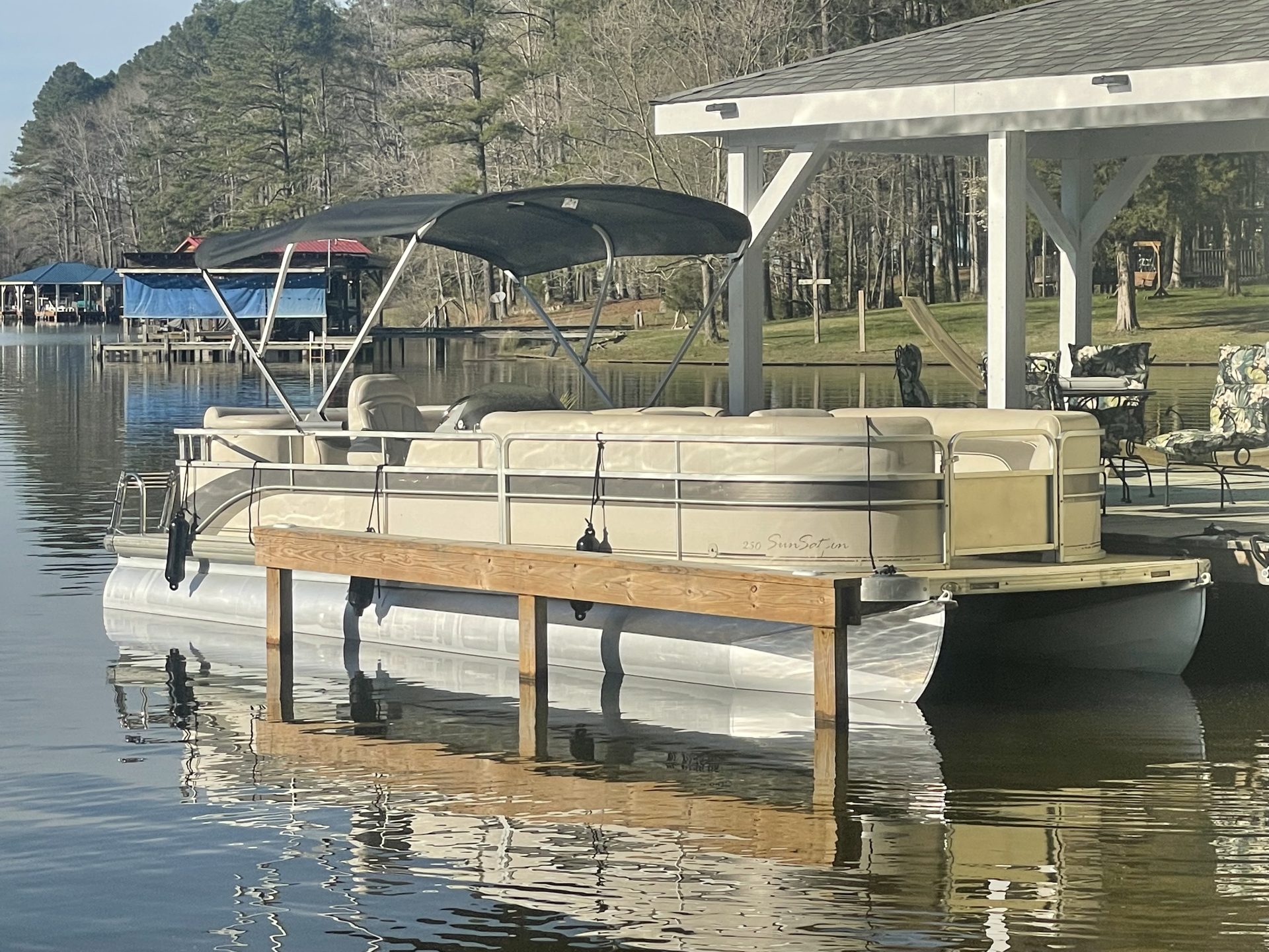 25′ PREMIER 60HP PONTOON DAILY BOAT RENTAL Lake Gaston Northampton Marine