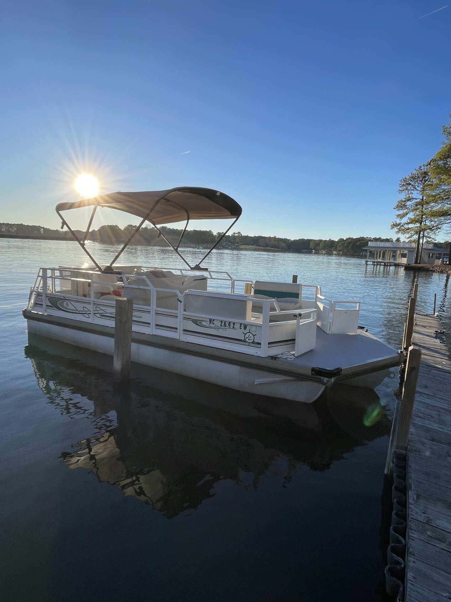 22′ JCTRITOON 60 HP MULTI DAY BOAT RENTAL Lake Gaston Northampton Marine