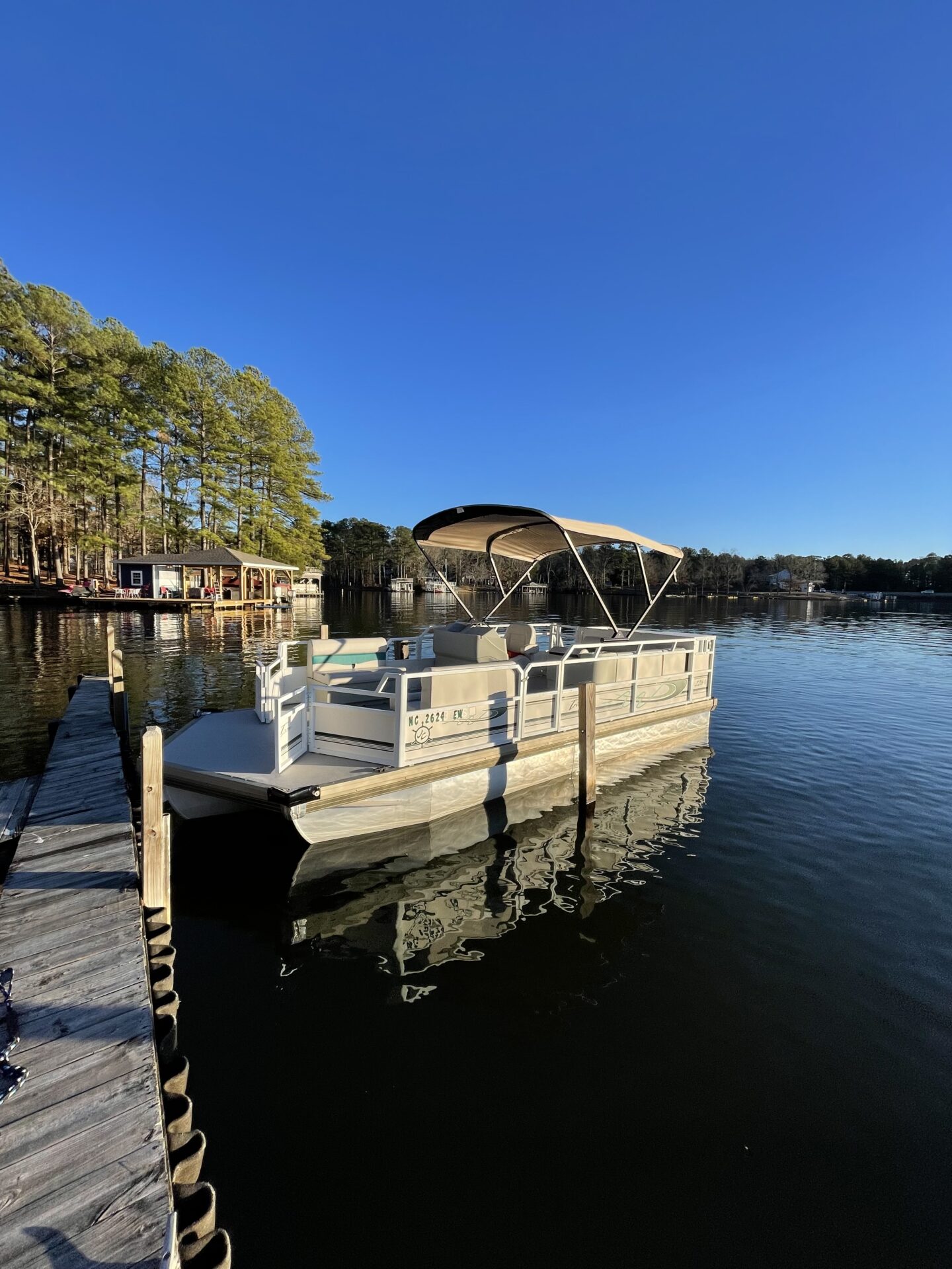 22′ JCTRITOON 60 HP MULTI DAY BOAT RENTAL Lake Gaston Northampton Marine