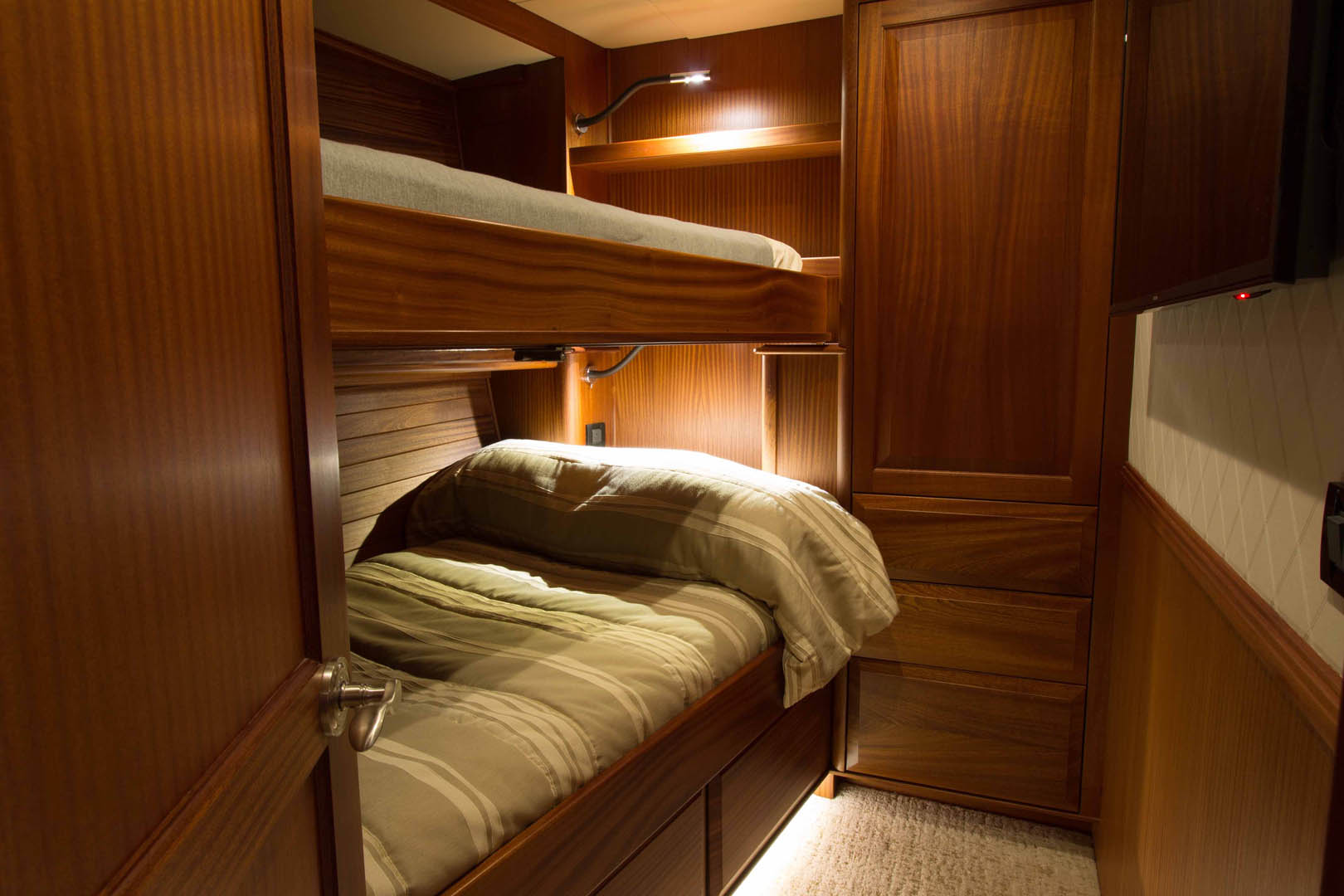 57 RAISED PILOTHOUSE Northern Marine