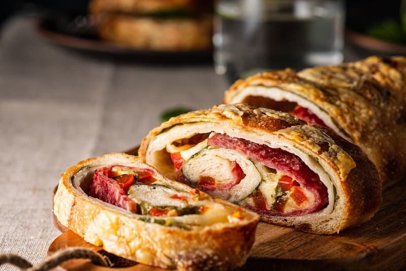 Stromboli Vs Calzone What's the Difference? Northern Nester