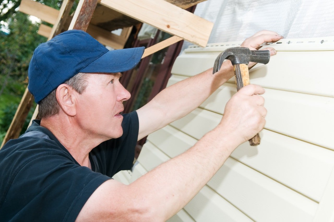 How To Do Vinyl Siding Repair (StepbyStep Guide)