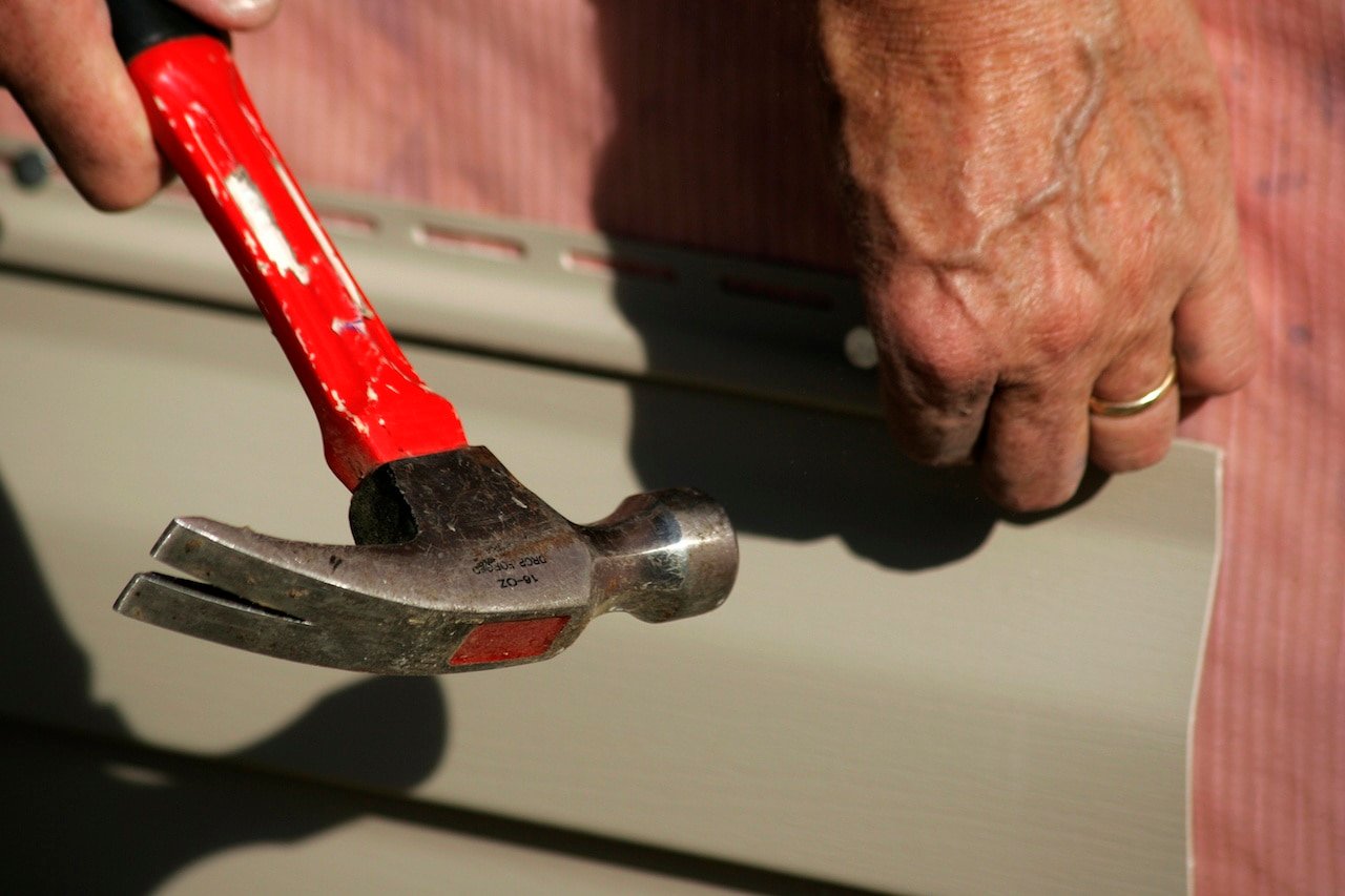 How To Do Vinyl Siding Repair (StepbyStep Guide)