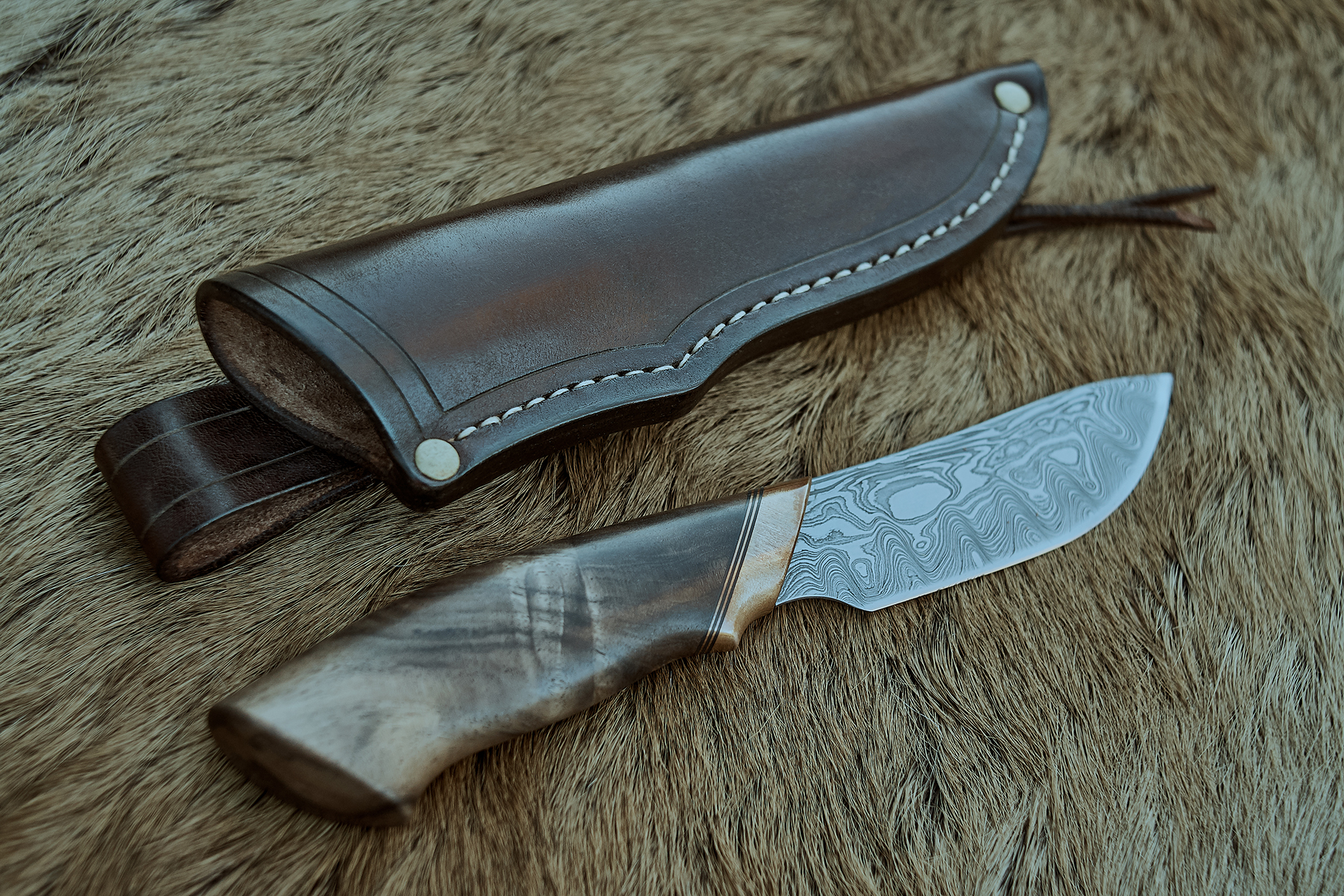 Custom Hand Damascus Steel Sword comes with leather sheath