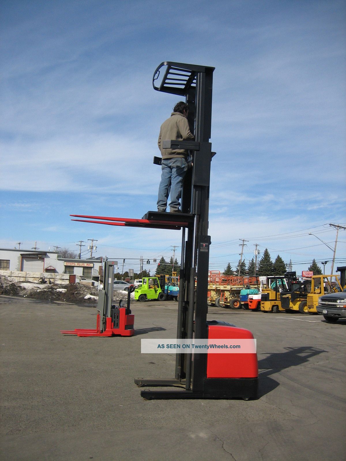 RAYMOND ORDERPICKER Northstar Forklift Inc.