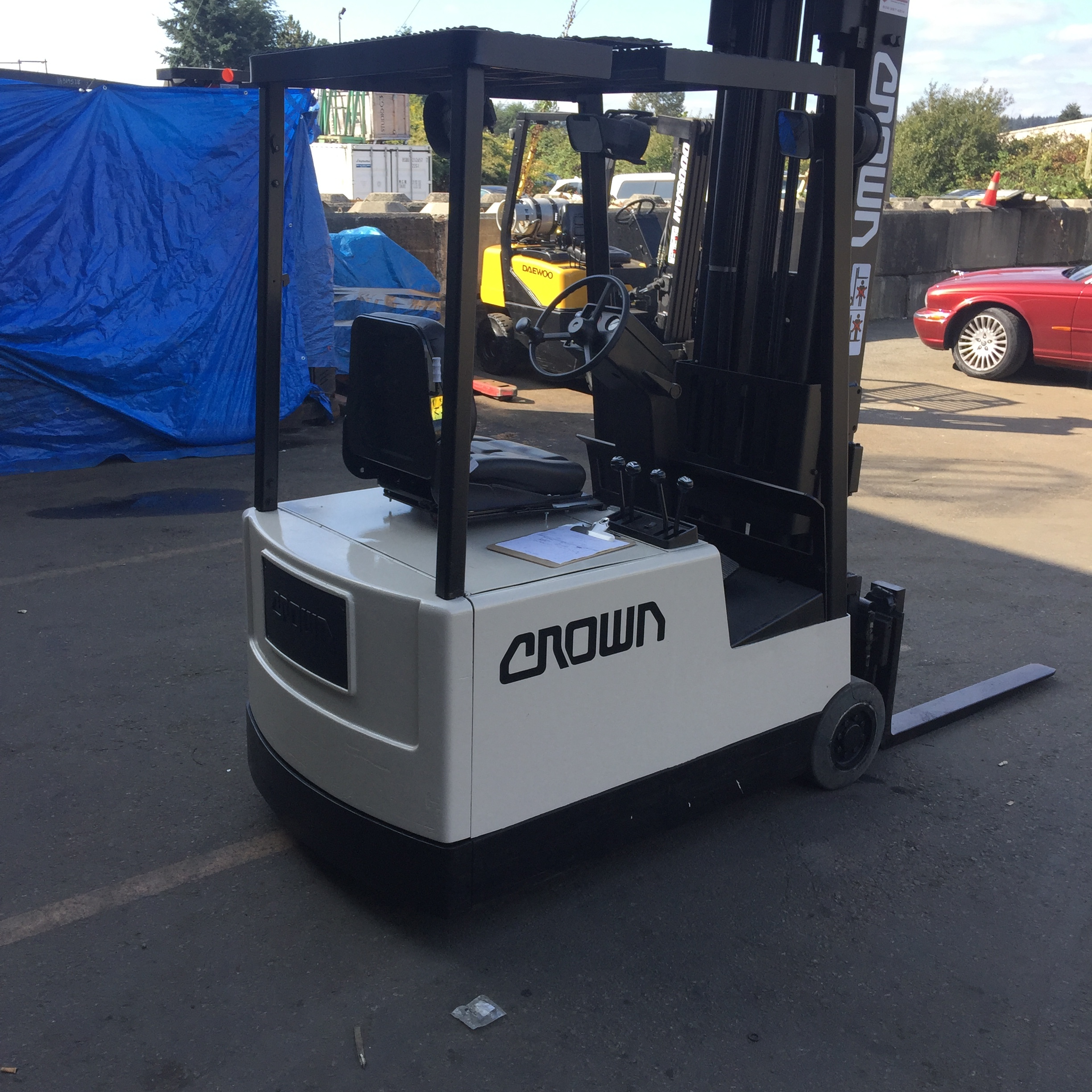 CROWN SF30 electric Northstar Forklift Inc.