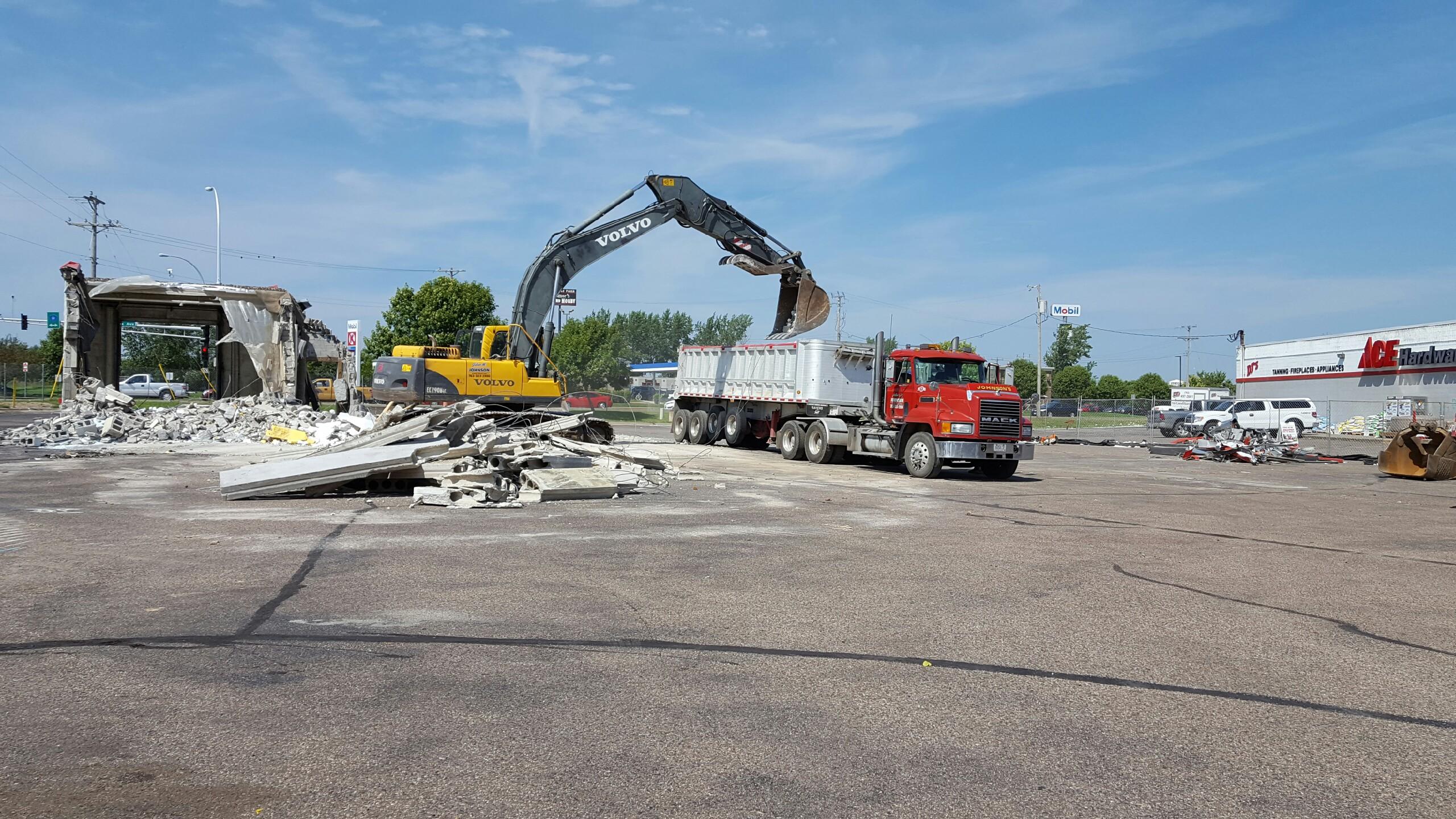Car Wash at Albertville's DJ's Ace Hardware Torn Down North Wright County Today