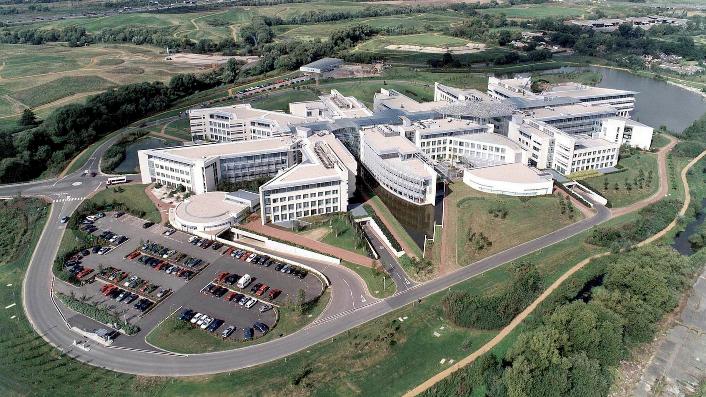 British Airways considers selling its headquarters