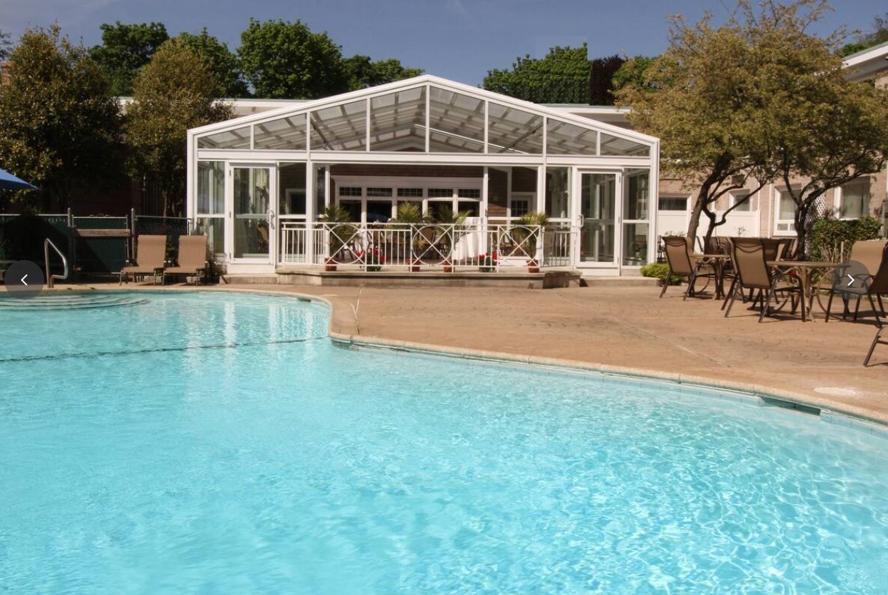 Outdoor Pool Norwalk Inn & Conference Center, Norwalk, Connecticut