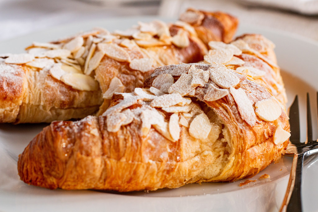 Croissants aux amandes The Nosey Chef