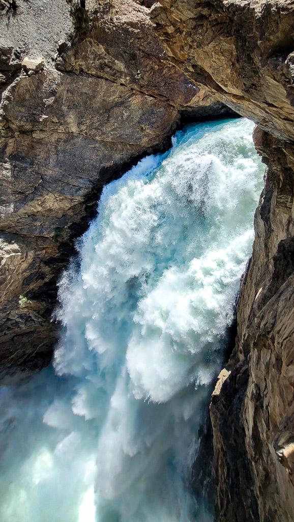 Is Iskanderkul Lake in Tajikistan Worth Visiting?