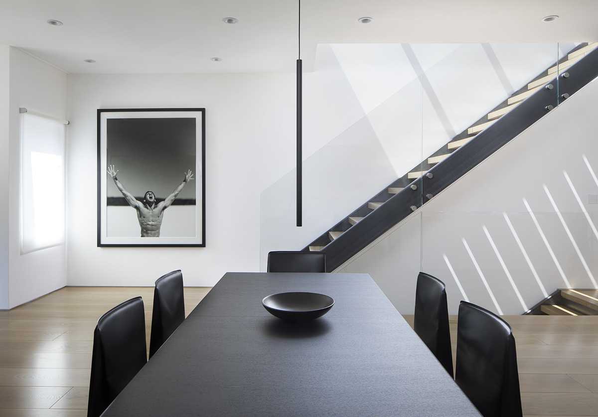 Simple bachelor pad by John Lum Architecture