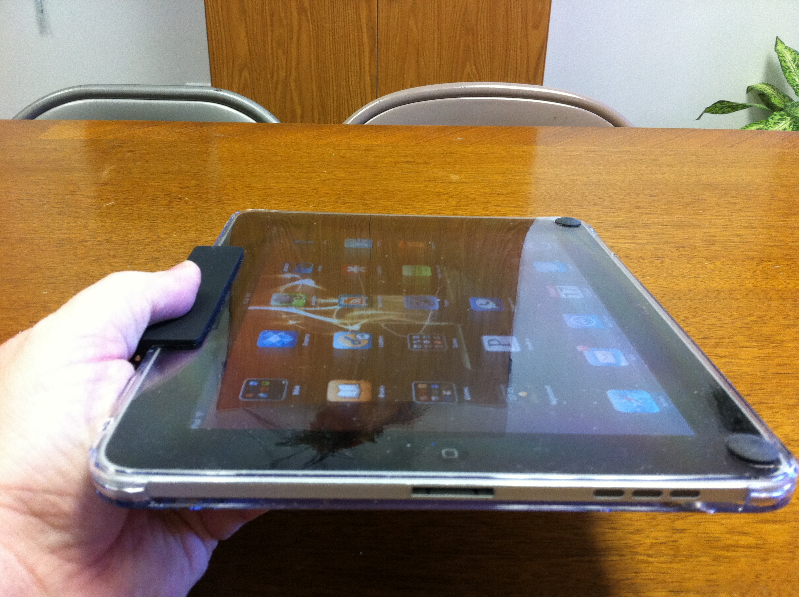 Review Crystal iPad Folio Case and Stand a Disappointment