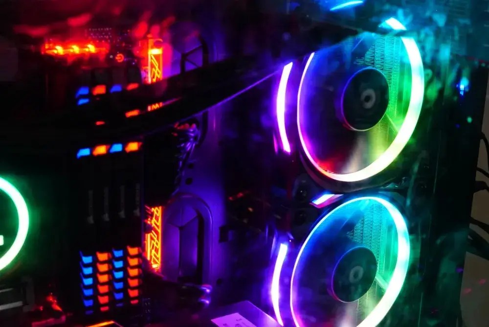 6 ไฟ RGB แต่งคอมจากแบรนด์ชั้นนำ แค่ 690 บาทก็วิบวับได้!