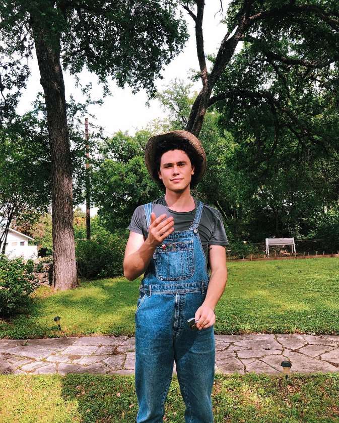 Finn Roberts Birthday, Real Name, Age, Weight, Height, Family, Facts