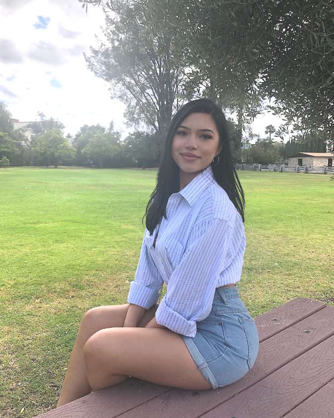 Julia Kelly Birthday, Real Name, Age, Weight, Height, Family, Facts