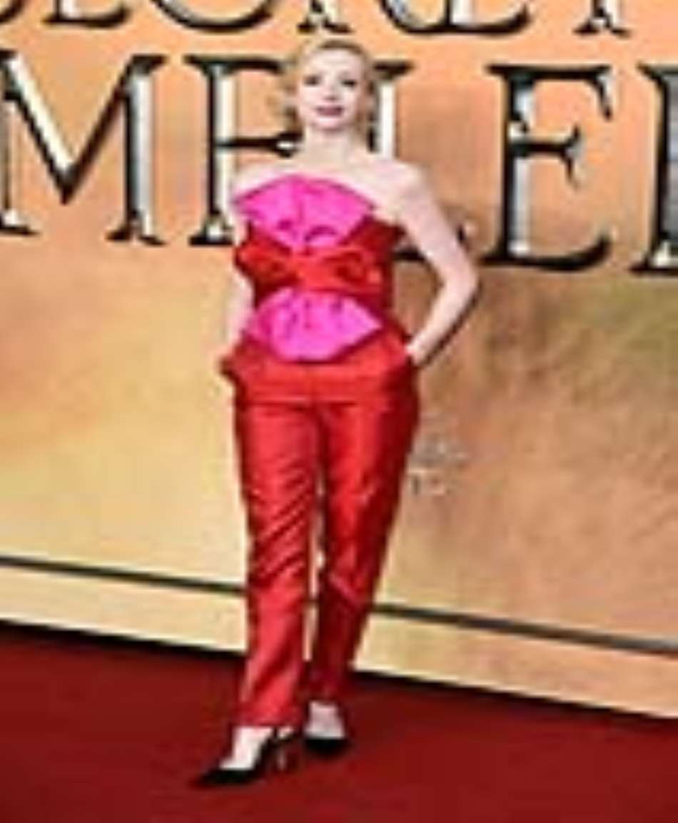 Fiona Glascott Birthday, Real Name, Age, Weight, Height, Family, Facts