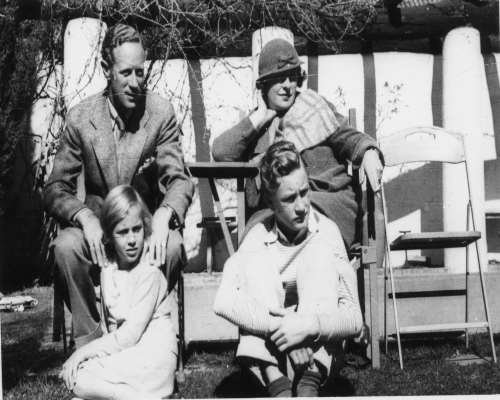Leslie Howard Birthday, Real Name, Age, Weight, Height, Family, Death