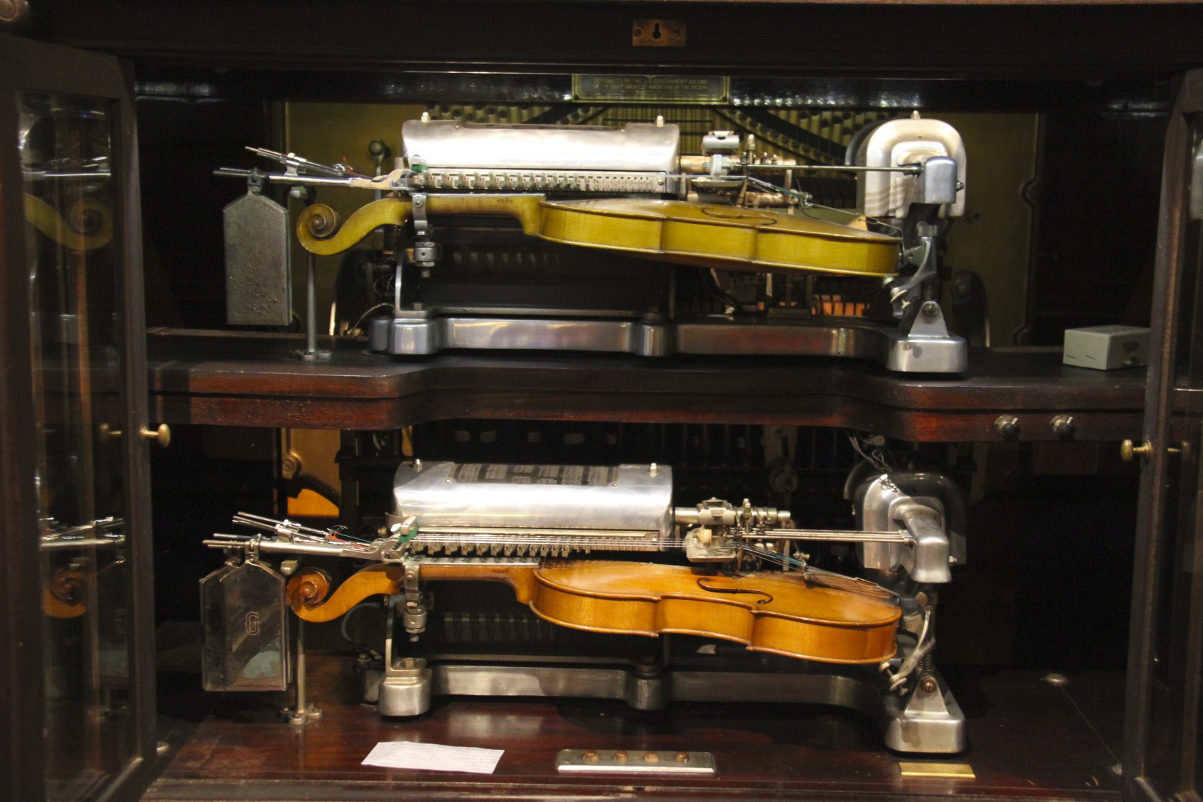 Taking a whirl on The Mighty Wurlitzer at the Musical Museum Notes