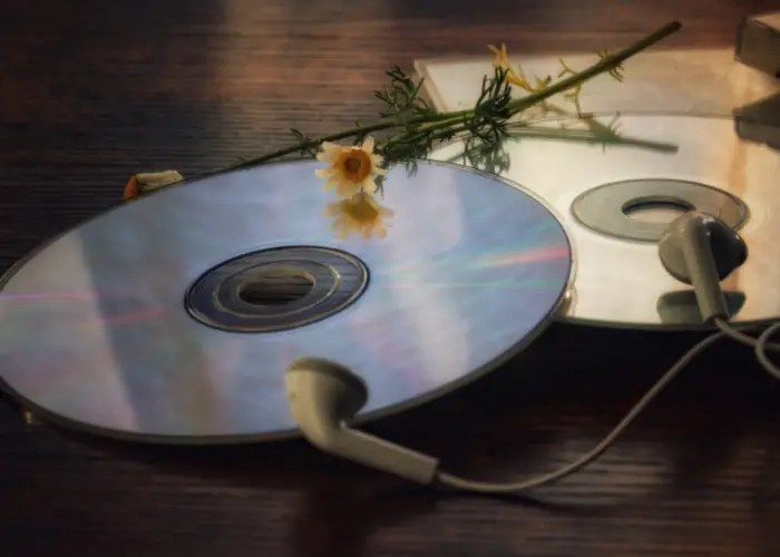 CD vs Vinyl Main Differences You Must Know