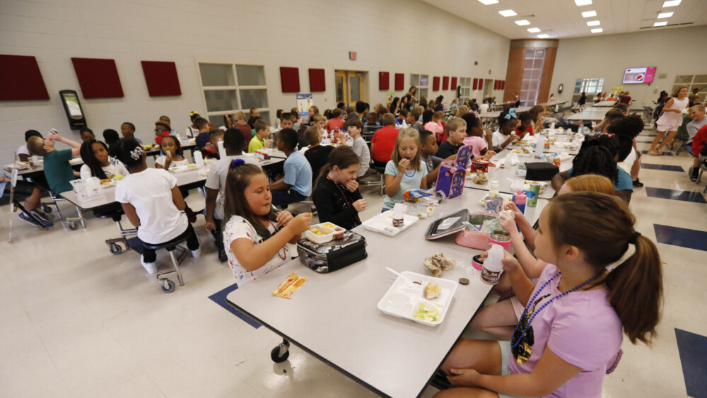 ¡Atención padres de familia! Ya pueden solicitar comidas escolares gratis o a precio reducido en algunas escuelas de Duval ¡Atención padres de familia! Ya pueden solicitar comidas escolares gratis o a precio reducido en algunas escuelas de Duval