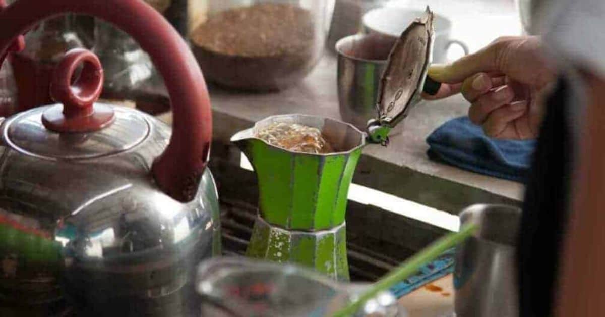 Moka Pot Sputtering Ruining Your Morning? Try These Fixes!