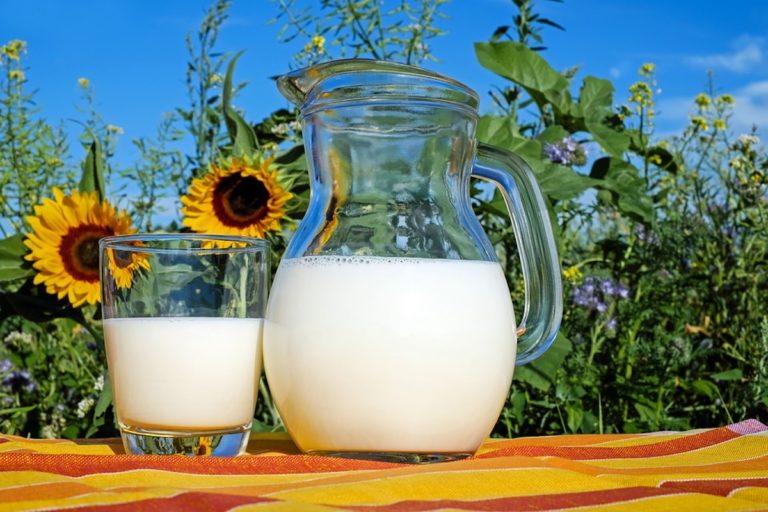 Manfaat Minum Susu Sebelum Tidur Untuk Kecantikan Dan Kesehatan