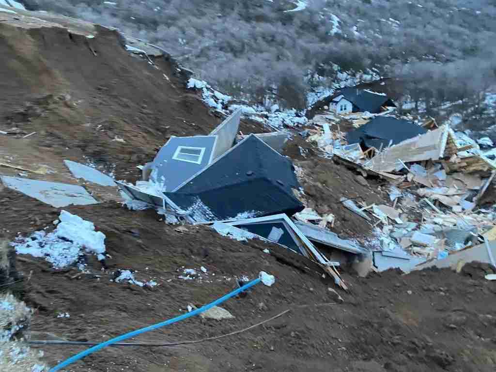 Two Homes Slide Off Cliff in Utah BAM
