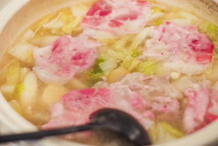 Nhkきょうの料理公式 在 Twitter 上："#栗原はるみ さん #Tairik さんがお届けする「栗原はるみのキッチン日和」。第2回の放送は、30(金)昼0時20分〜[総合]です。 今回、紹介するのは「ポーク＆えび紙カツ」と「クリーミーポテトサラダ」。お楽しみに！ Https://T.co ... きょうの料理】塩もみ白菜しゃぶしゃぶ鍋のレシピ。栗原はるみさんのキッチン日和（11月26日）