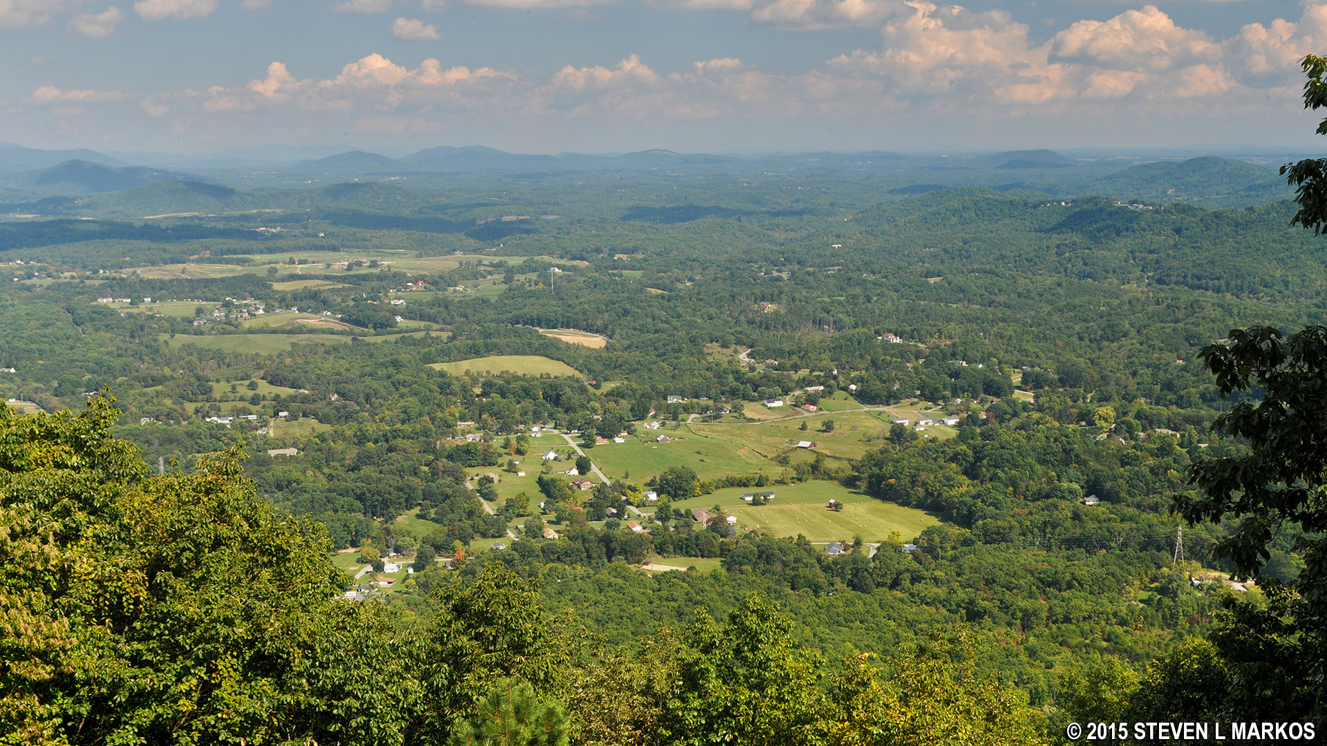 Blue Ridge Parkway ROANOKE MOUNTAIN LOOP ROAD (MP 120.3)