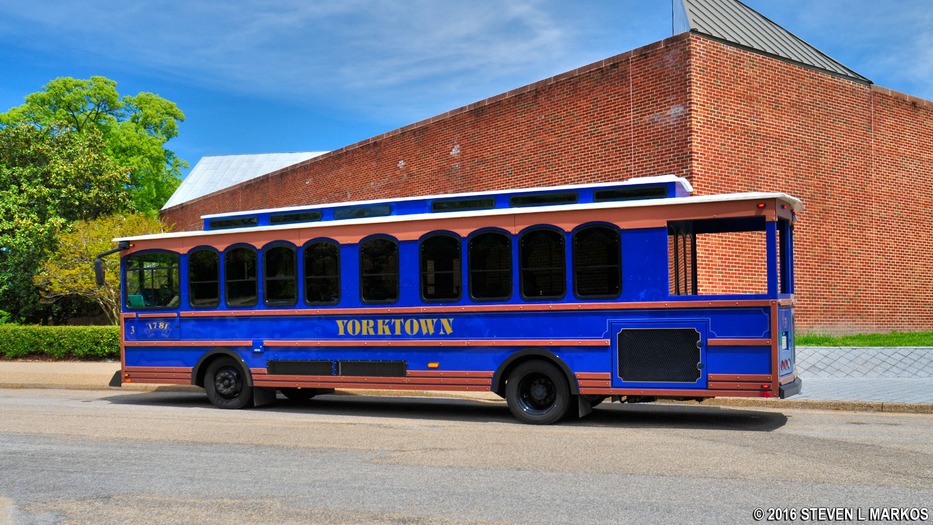 Colonial National Historical Park YORKTOWN BATTLEFIELD VISITOR CENTER