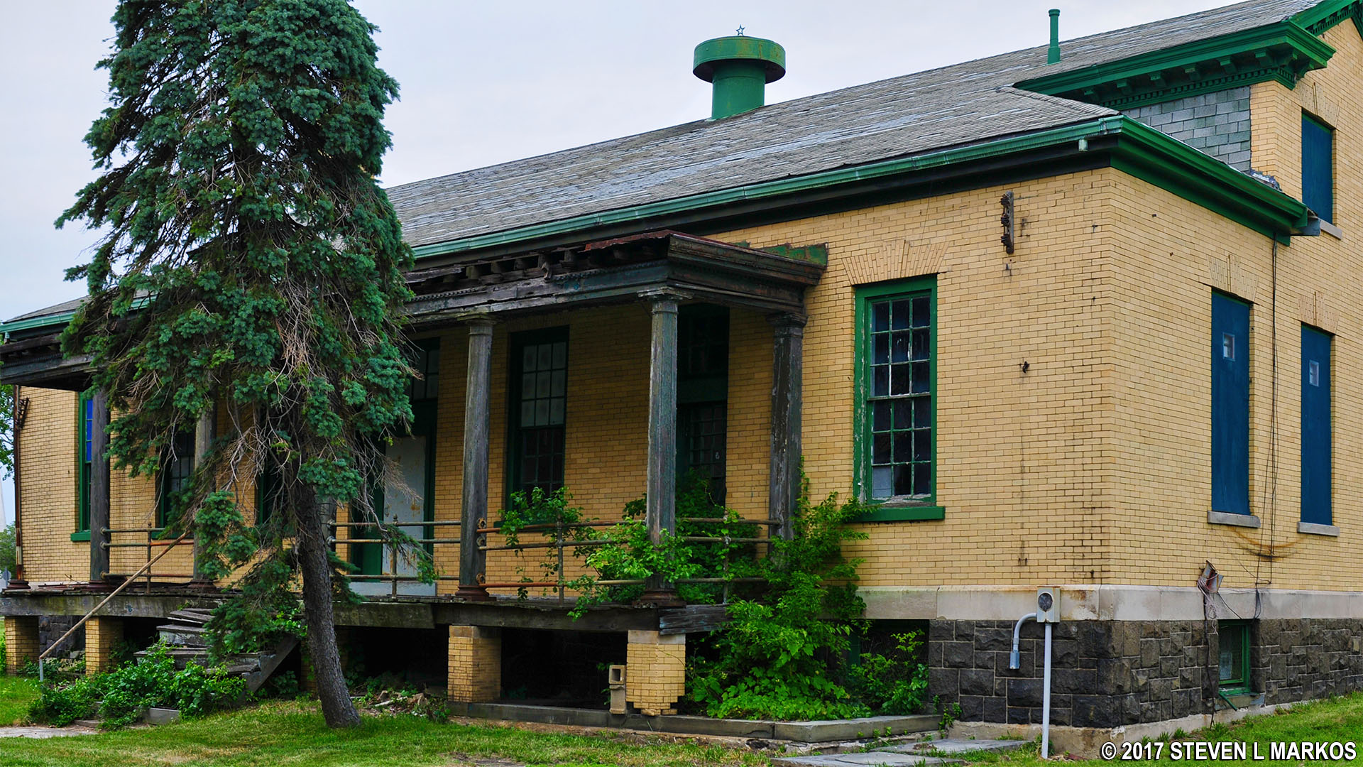 Gateway National Recreation Area MESS HALL AT FORT HANCOCK