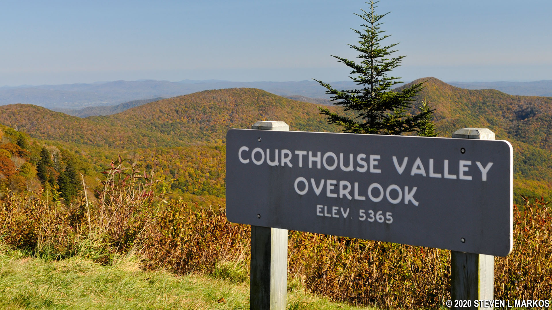 Blue Ridge Parkway COURTHOUSE VALLEY OVERLOOK (MP 423.5)