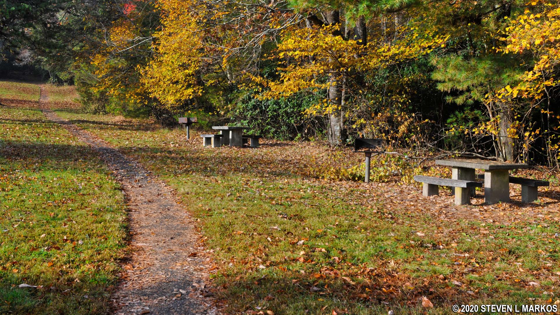Blue Ridge Parkway CUMBERLAND KNOB TRAIL (MP 217.5) Bringing you