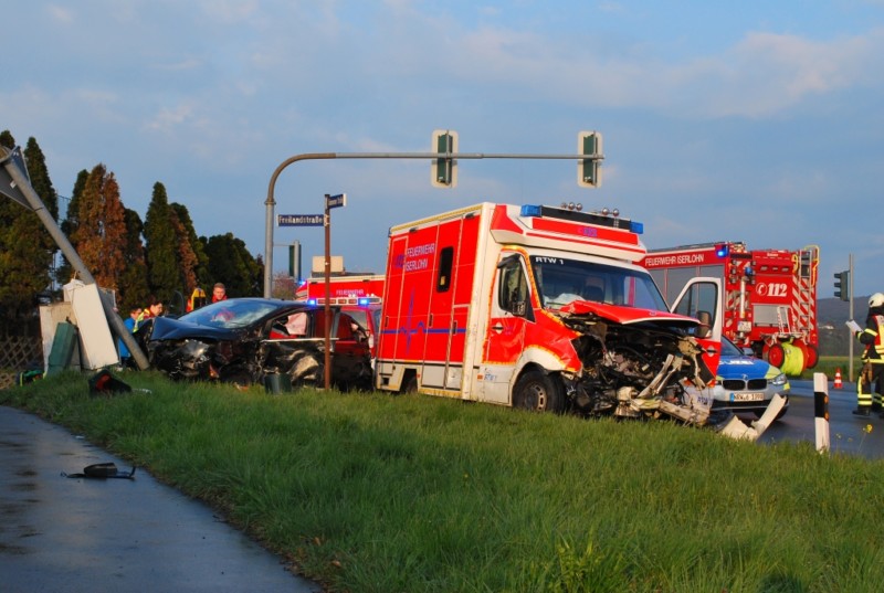 RTW in Iserlohn verunglückt Schwerer Verkehrsunfall auf der