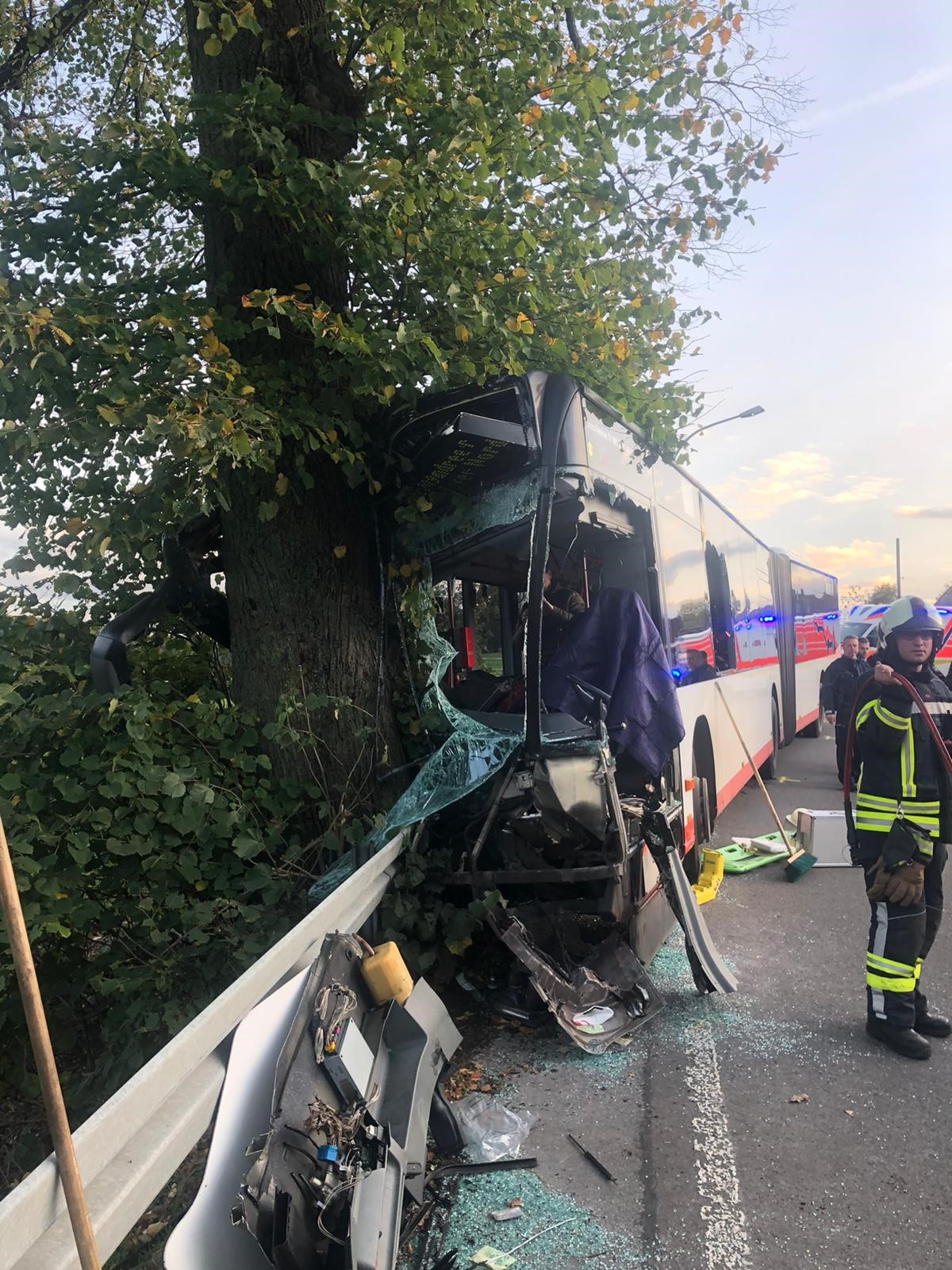 Sprockhövel Busfahrer bei Unfall von Linienbus eingeklemmt NRWspot.de