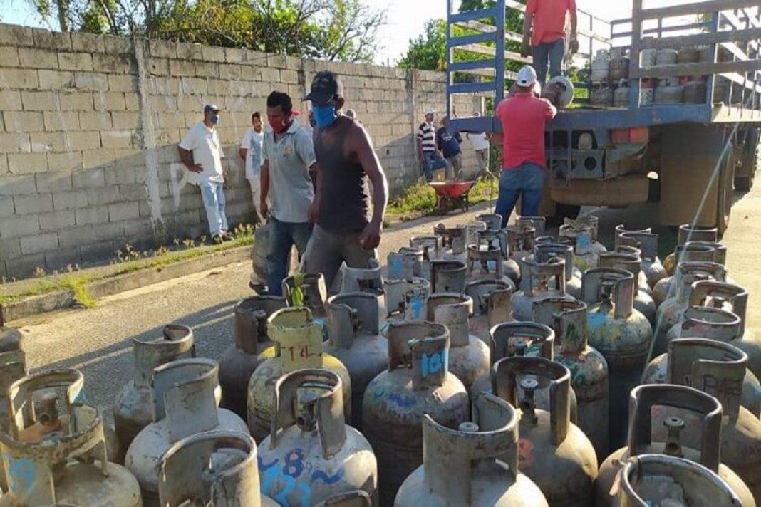 Vecinos se quejan por cobro de gas en dólares +detalles