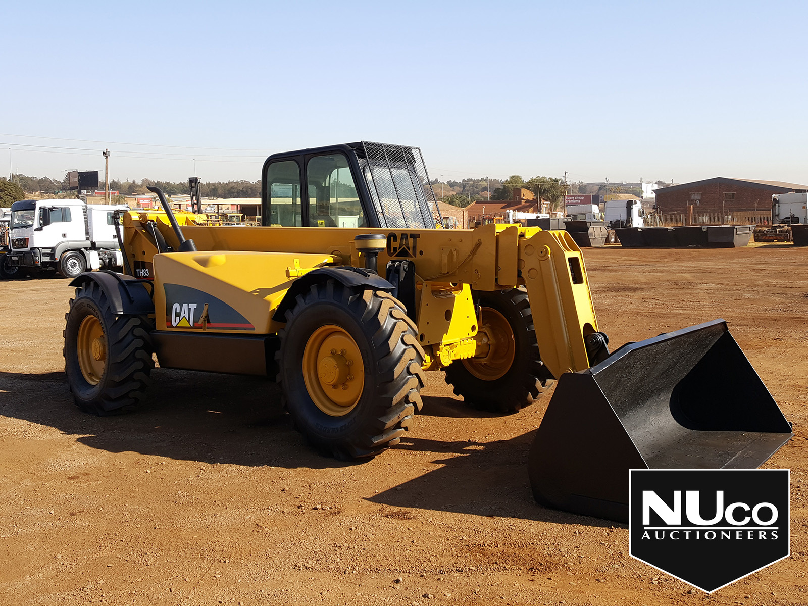 CAT TH83 TELEHANDLER WITH BUCKET NUco Auctioneers